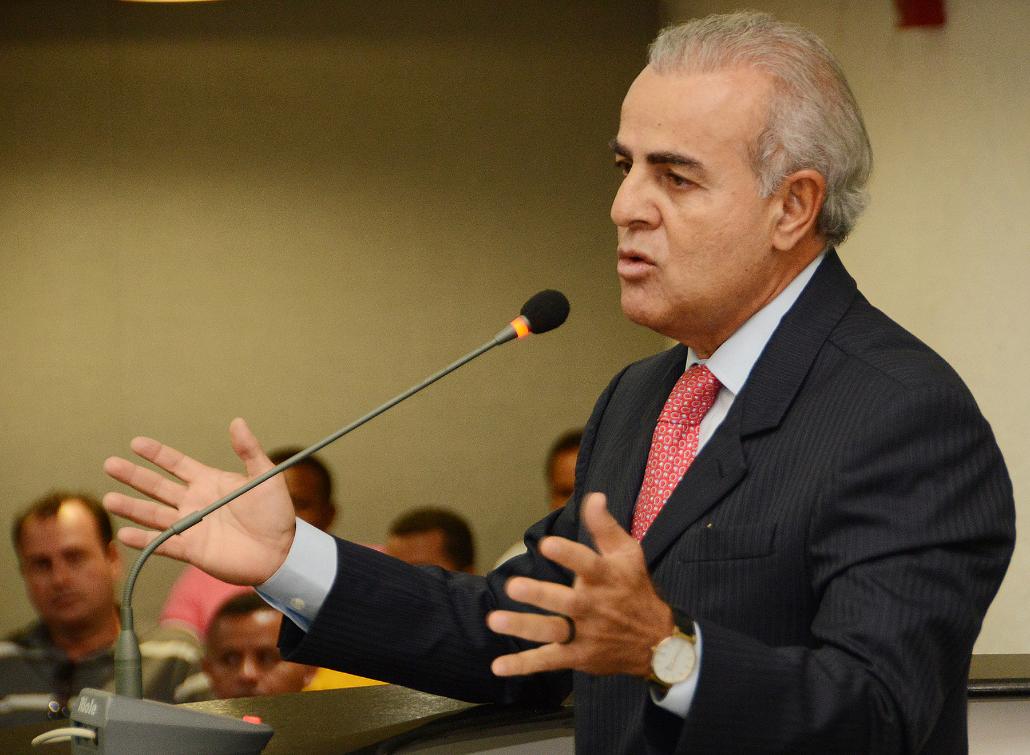 Deputado Paulo Mourão defende orçamento 2015