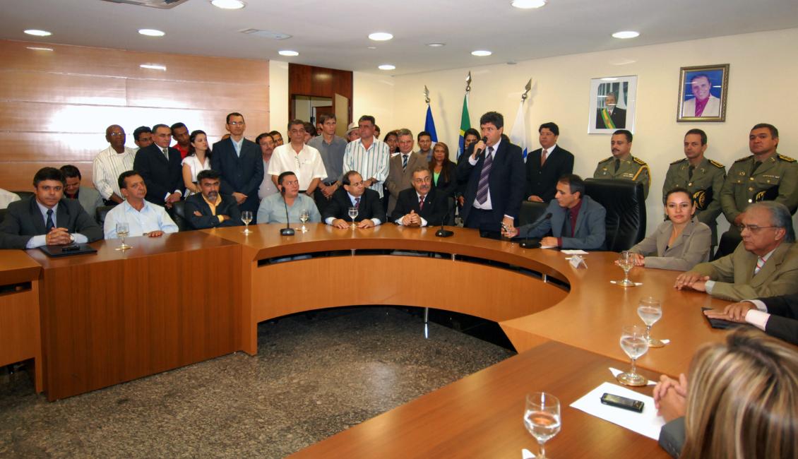 Deputados prestigiam evento no Palácio Araguaia