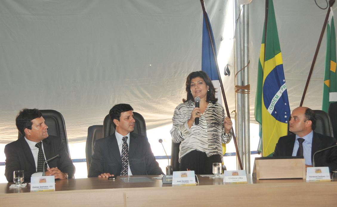 Cristiana Lobo faz palestra no Parlamento Popular